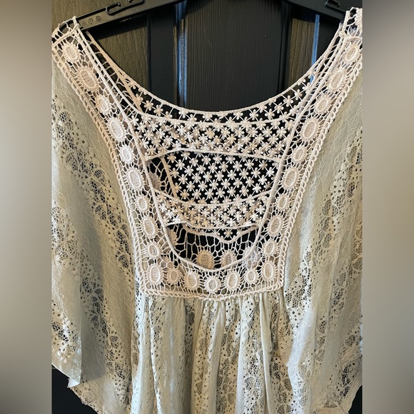 Fun & Flirty Size Small Lace top by American Rag - Picture 3 of 5